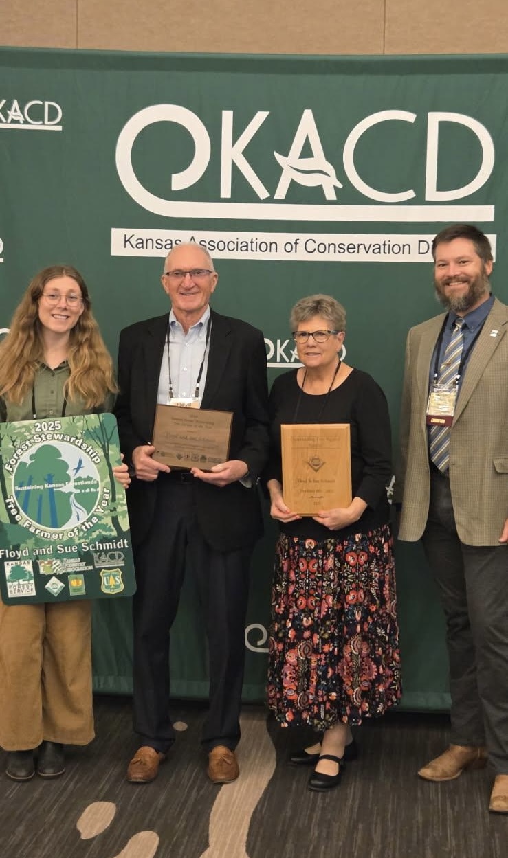 Floyd and Sue Schmidt recieve their 2025 Forest Stewardship Tree Farmer of the Year Award
